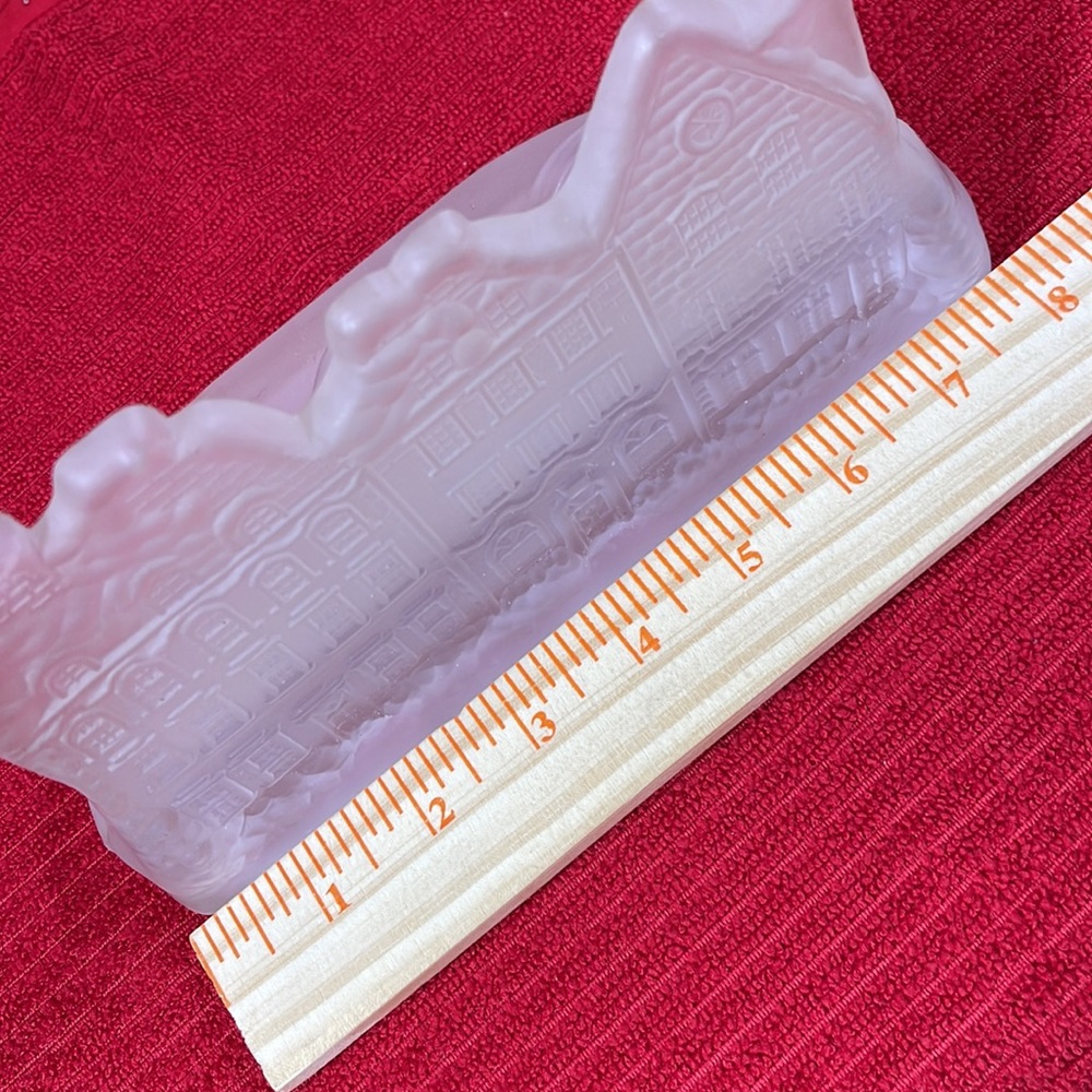 Vintage Foisted Glass House Candle Holder by “CHRISTMAS AROUND THE WORLD” 1989 - Picture 11 of 16
